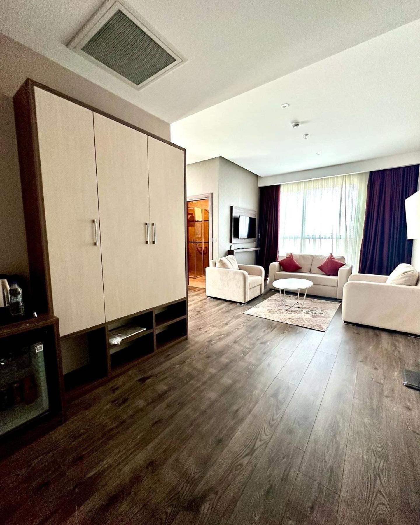 Ramada By Wyndham Sivas Hotell Exteriör bild
